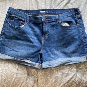 Old Navy Boyfriend jean shorts, size 16